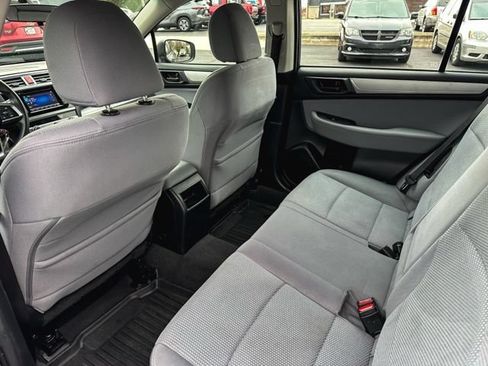 Used 2019 Subaru Outback 2.5i AWD/4WD image 18