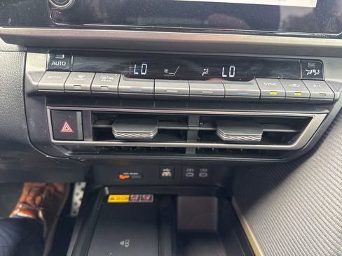 Used 2026 Toyota Camry SE FWD image 17