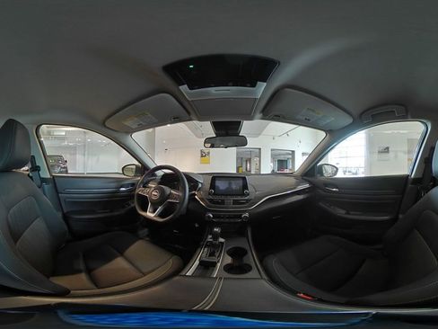Used 2025 Nissan Altima 2.5 SV FWD image 41