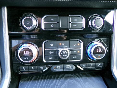 Used 2021 GMC Yukon XL Denali w/ Denali Ultimate Package AWD/4WD image 12