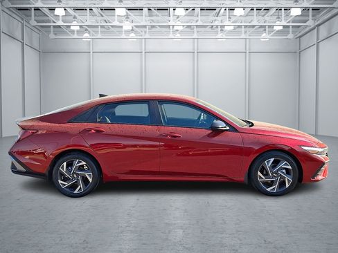 Certified 2025 Hyundai Elantra Sport image 7