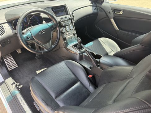 Used 2015 Hyundai Genesis 3.8 RWD image 11