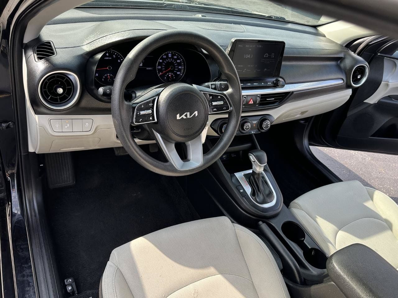 Used 2023 Kia Forte LXS w/ LXS Technology Package FWD image 24