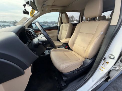 Used 2015 Mitsubishi Outlander SE image 23