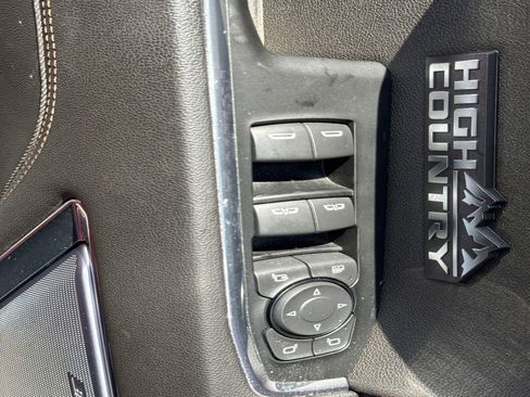 Used 2024 Chevrolet Silverado 1500 High Country w/ Technology Package image 17