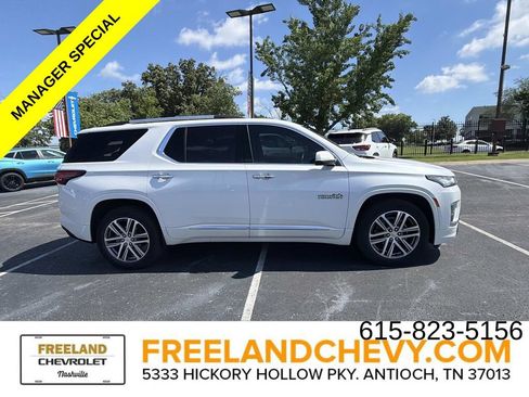 Used 2023 Chevrolet Traverse High Country FWD image 2