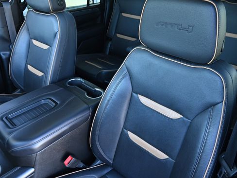 Used 2022 GMC Yukon XL AT4 image 9