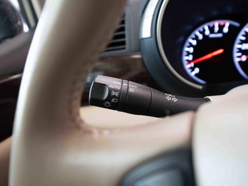 Used 2012 Nissan Quest SL image 13