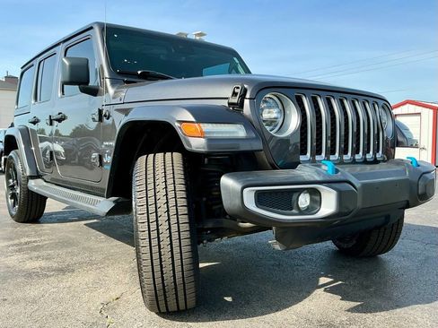 Used 2022 Jeep Wrangler Unlimited Sahara w/ Cold Weather Group AWD/4WD image 3