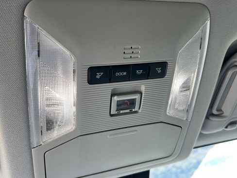 Used 2025 Toyota RAV4 XLE FWD image 18