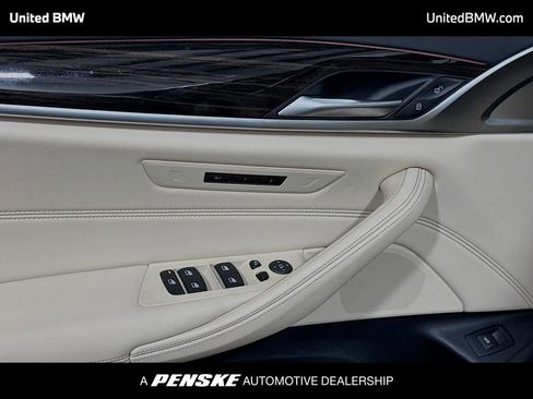 Used 2023 BMW 530i image 3
