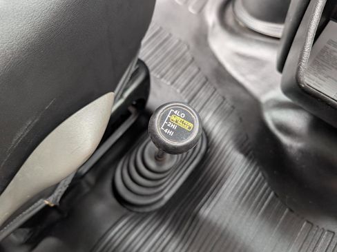 Used 2011 Chevrolet Express 2500 LS RWD image 2