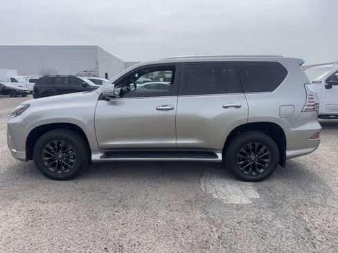 Used 2023 Lexus GX 460 Premium w/ Premium Package image 8