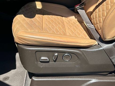 Used 2021 Cadillac Escalade Premium Luxury w/ LPO, Illumination Package AWD/4WD image 18