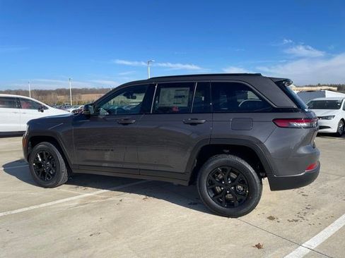 New 2026 Jeep Grand Cherokee Altitude AWD/4WD image 2