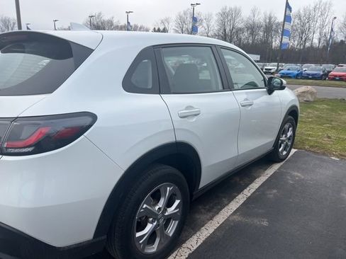Used 2023 Honda HR-V LX image 3