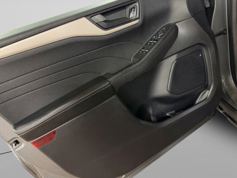 Used 2022 Ford Escape SE image 16