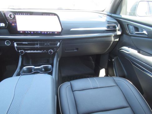 Used 2025 Chevrolet Traverse High Country FWD image 15