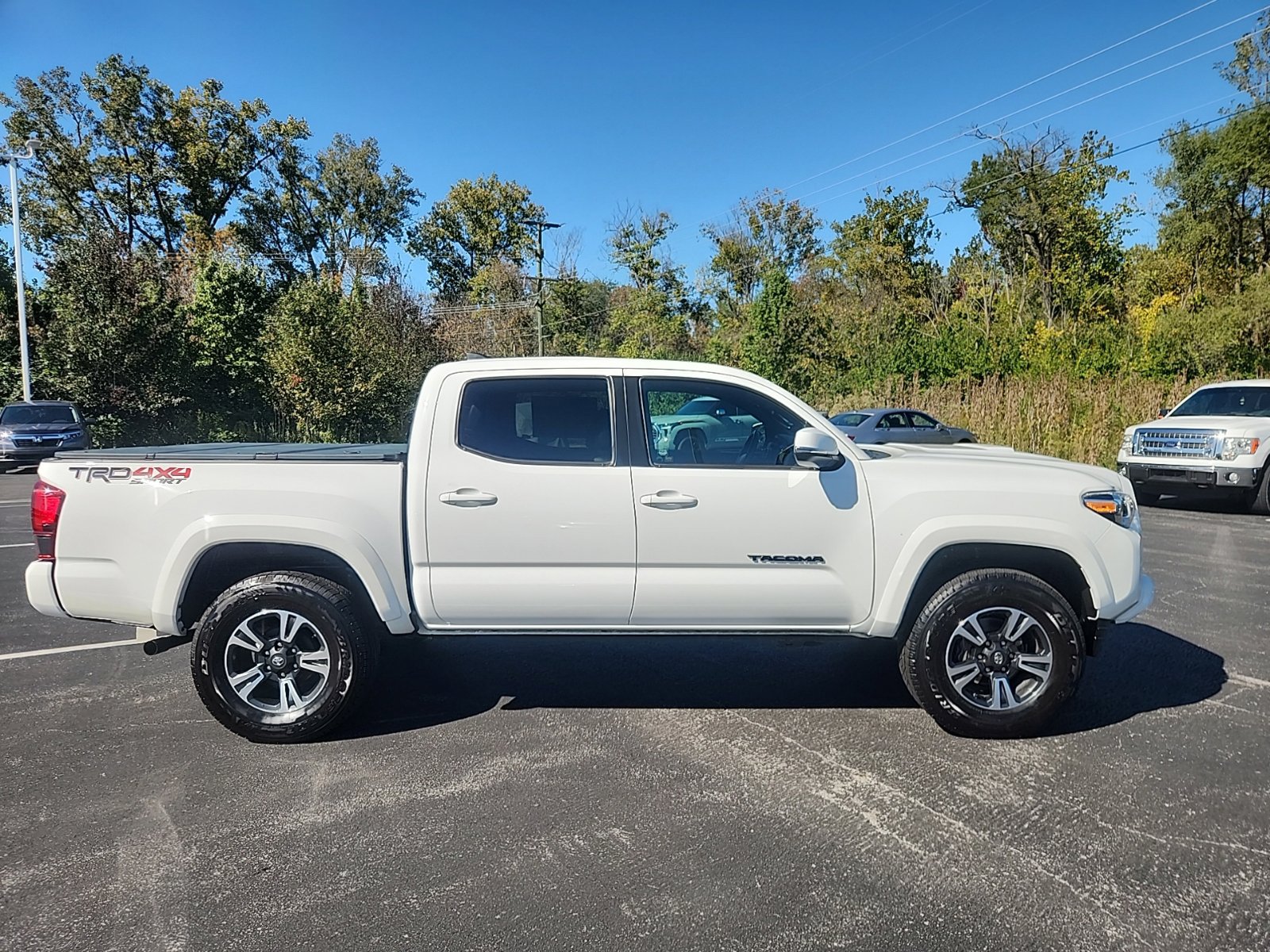 Used 2019 Toyota Tacoma TRD Sport AWD/4WD image 9