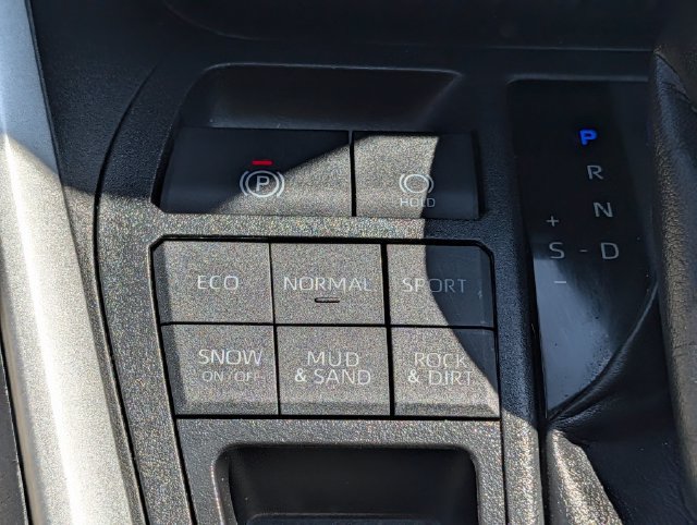 Used 2025 Toyota RAV4 LE AWD/4WD image 16