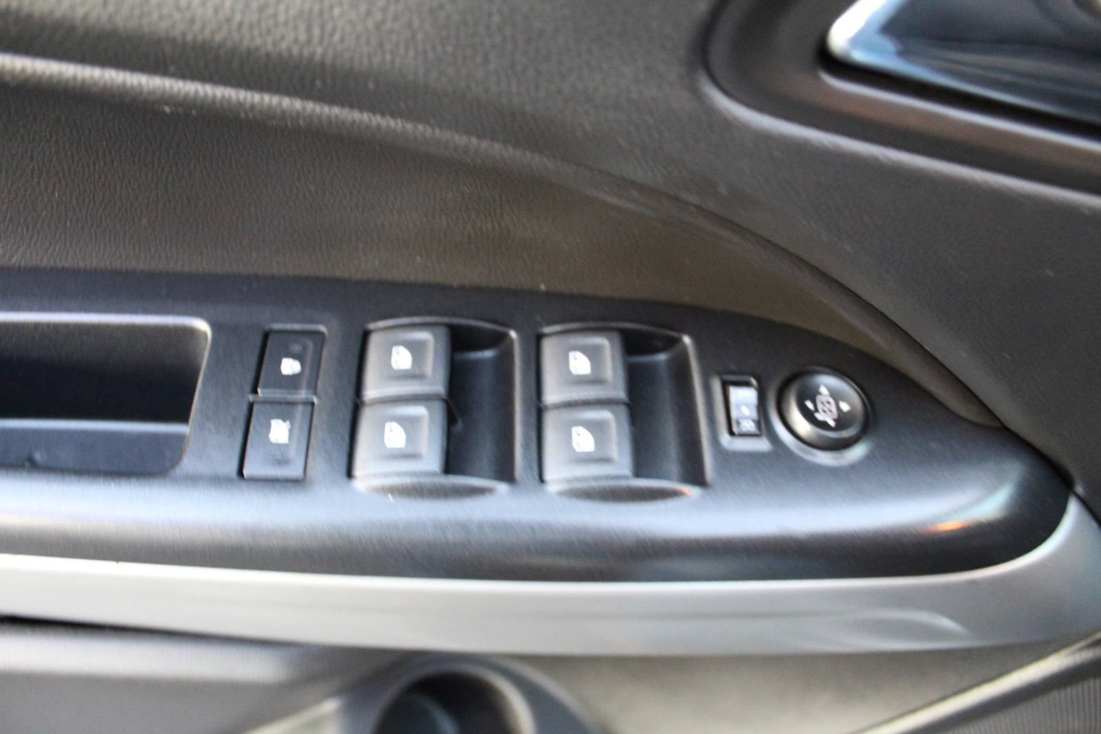 Used 2020 Chevrolet Colorado LT RWD image 25