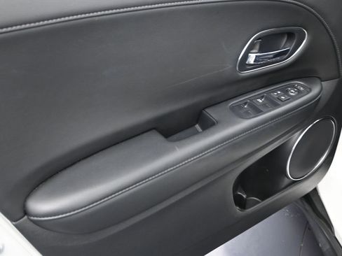 Used 2022 Honda HR-V EX-L image 11