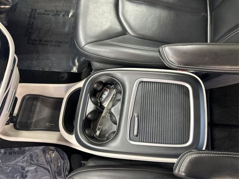 Used 2023 Chrysler Pacifica Touring-L FWD image 14