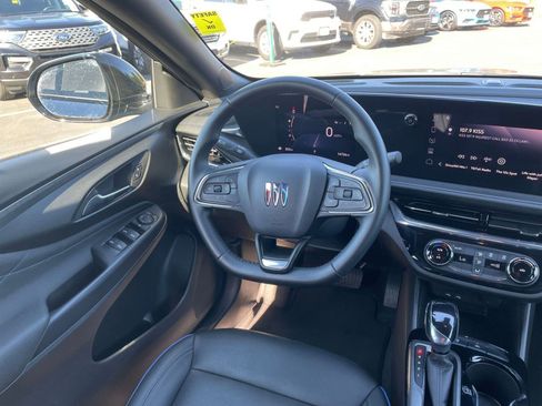 Used 2025 Buick Envista Sport Touring image 33