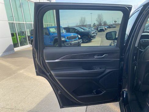 Certified 2023 Jeep Grand Cherokee L Limited AWD/4WD image 22