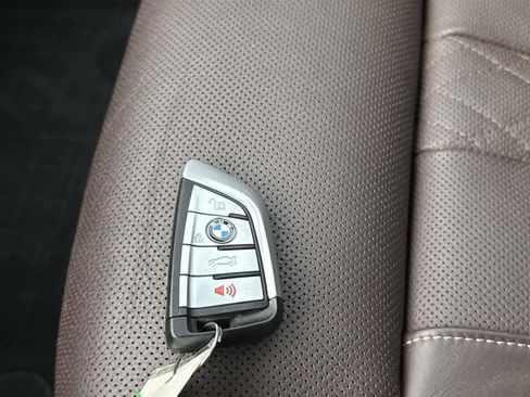 Used 2021 BMW M550i xDrive w/ Executive Package image 32