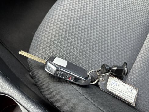 Used 2025 Kia Soul LX w/ LX Technology Package FWD image 21