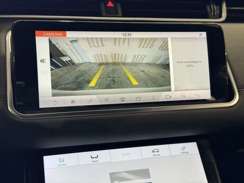 Used 2020 Land Rover Range Rover Evoque SE image 16