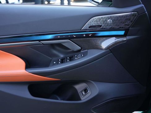 Used 2025 BMW M5 Touring image 19