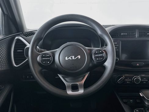Used 2025 Kia Soul LX w/ LX Technology Package FWD image 18