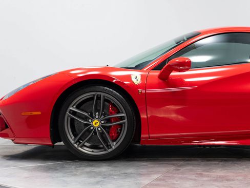 Used 2018 Ferrari 488 GTB RWD image 44