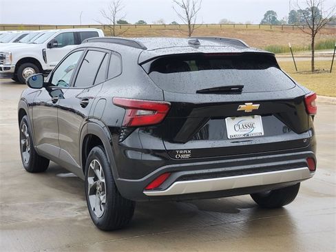 Certified 2024 Chevrolet Trax LT w/ Sunroof Package image 8
