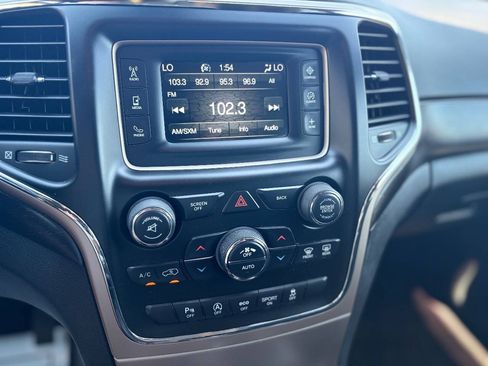 Used 2017 Jeep Grand Cherokee Laredo w/ Quick Order Package 23E AWD/4WD image 30