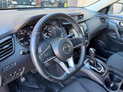 Used 2019 Nissan Rogue SV image 12