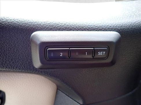 Used 2018 Nissan Titan SL w/ Chrome Package RWD image 16