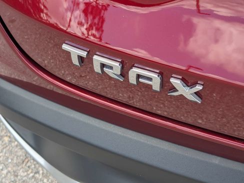 Used 2025 Chevrolet Trax LT w/ LT Convenience Package FWD image 13