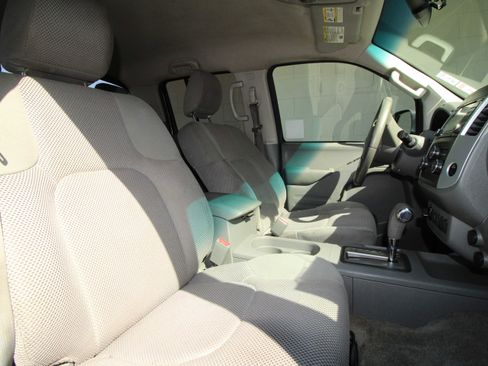 Used 2016 Nissan Frontier SV w/ SV Value Truck Package image 7