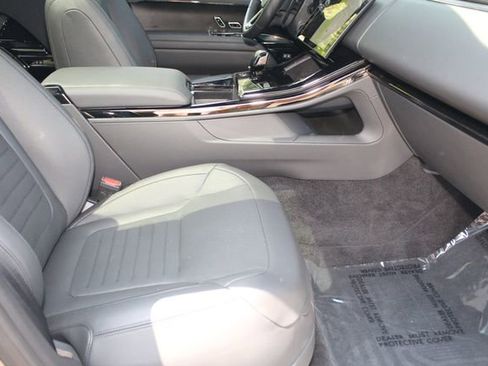 Used 2024 Land Rover Range Rover Sport image 3
