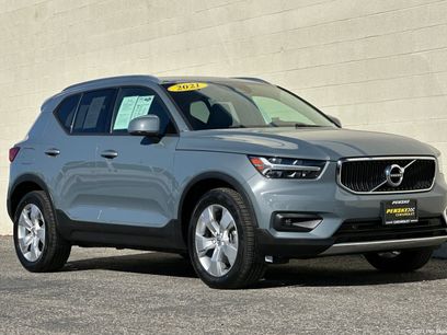 Used 2021 Volvo XC40 T5 Momentum w/ Premium Package