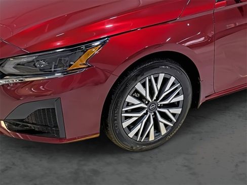 Used 2024 Nissan Altima 2.5 SV image 7