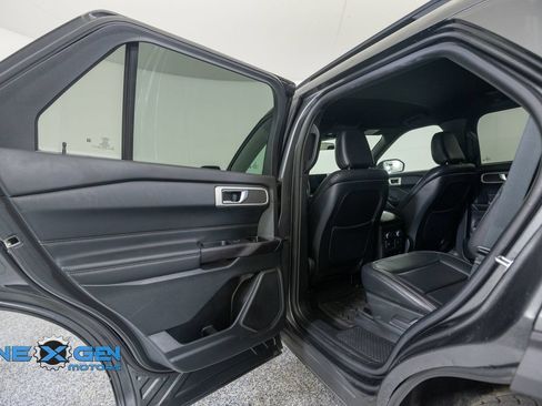 Used 2020 Ford Explorer XLT w/ Equipment Group 202A AWD/4WD image 27