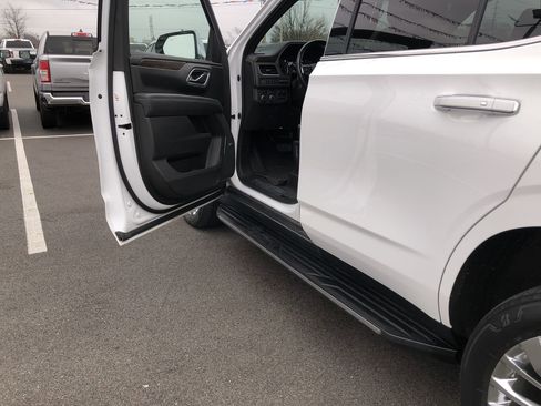 Used 2021 Chevrolet Tahoe Premier w/ Premium Package image 27