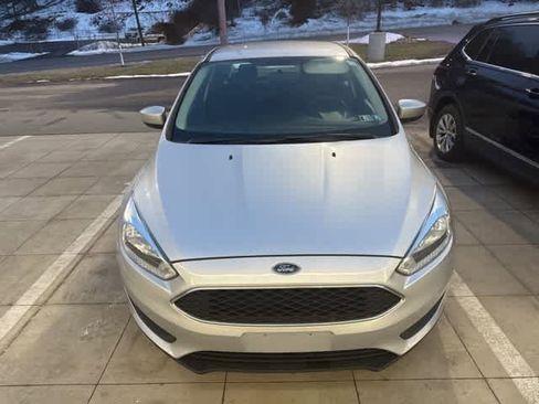 Used 2018 Ford Focus SE image 2