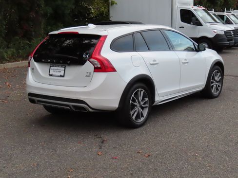 Used 2018 Volvo V60 T5 Cross Country w/ Convenience Package image 24