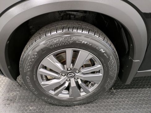 Used 2024 Nissan Pathfinder SV image 7