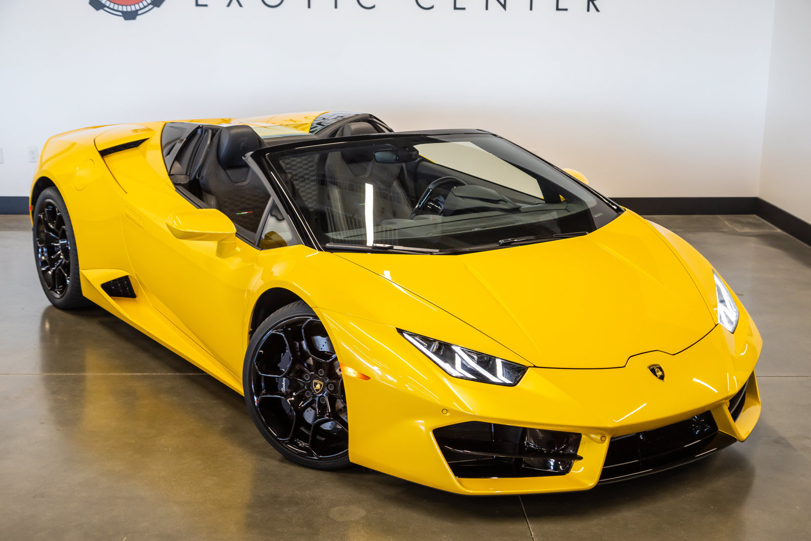 Used 2018 Lamborghini Huracan LP 580-2 RWD image 2